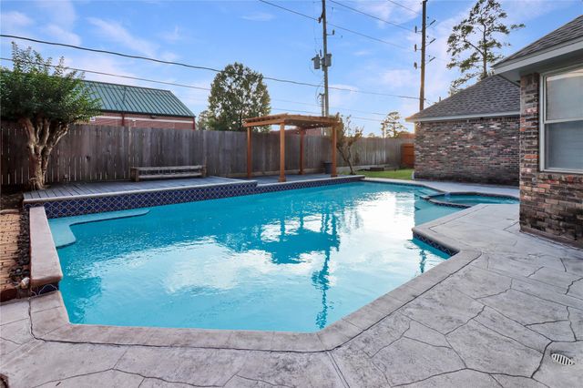 12511 Oakcroft Drive, Houston, TX 77070