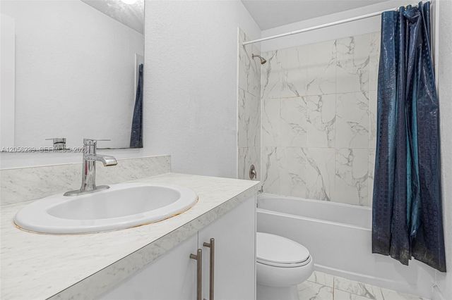 417 NW 12th Place, Florida City, FL 33034