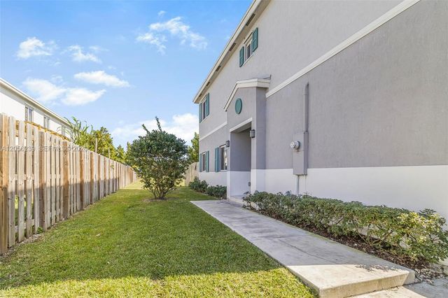 417 NW 12th Place, Florida City, FL 33034