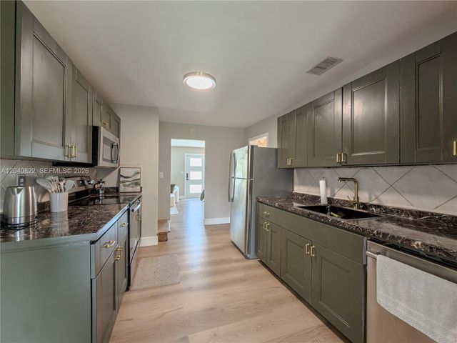 1813 SW 10th Street, Fort Lauderdale, FL 33312