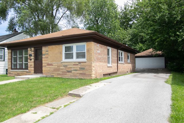 8837 S Talman Avenue, Evergreen Park, IL 60805