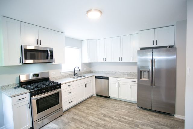 8837 S Talman Avenue, Evergreen Park, IL 60805