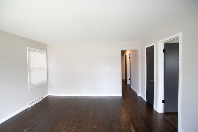 8837 S Talman Avenue, Evergreen Park, IL 60805