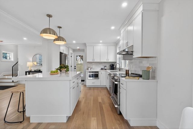10 Johnson Street, Newburyport, MA 01950