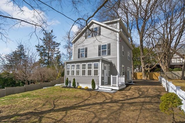 10 Johnson Street, Newburyport, MA 01950