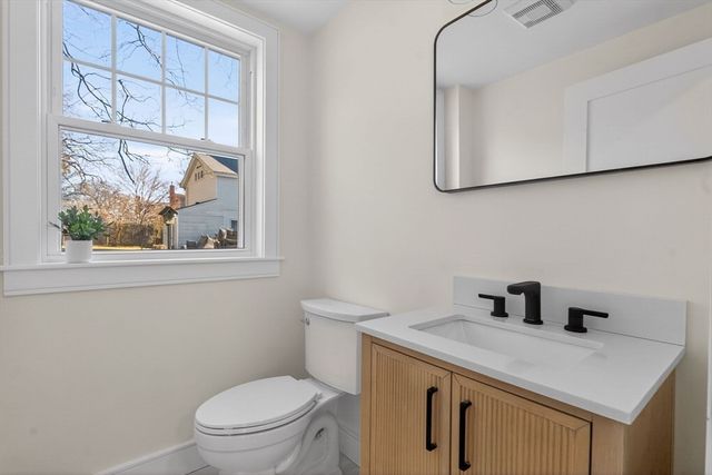 10 Johnson Street, Newburyport, MA 01950