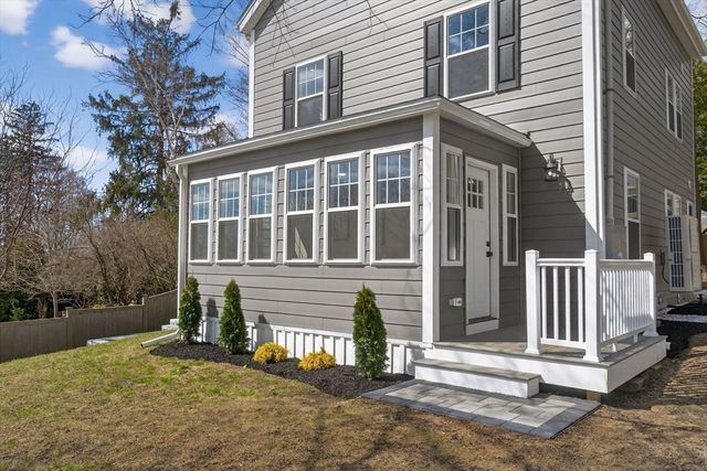 10 Johnson Street, Newburyport, MA 01950