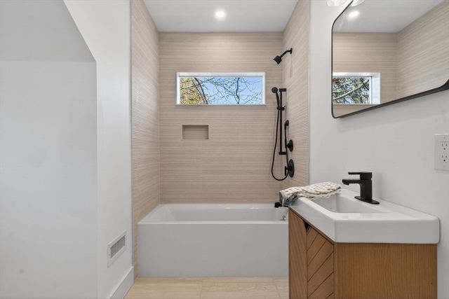 10 Johnson Street, Newburyport, MA 01950