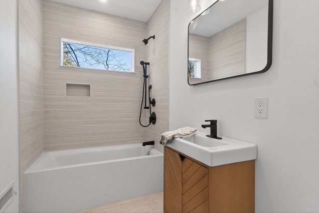 10 Johnson Street, Newburyport, MA 01950