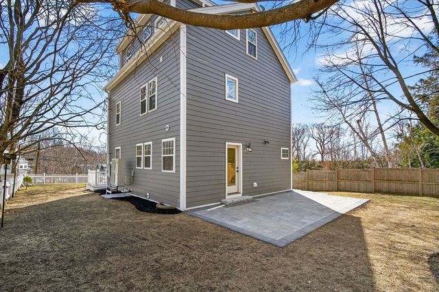 10 Johnson Street, Newburyport, MA 01950