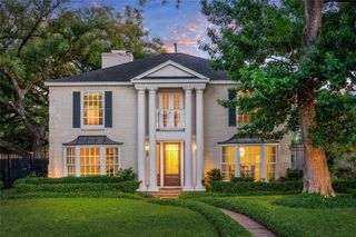 2105 Del Monte Drive, Houston, TX 77019