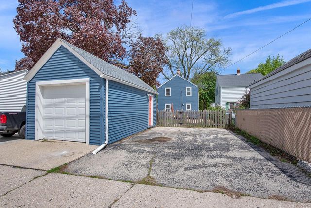 3725 Logan AVENUE, Milwaukee, WI 53207