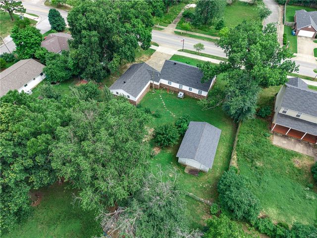 903-905 E Central Avenue, Bentonville, AR 72712