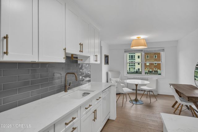 28 Riverside Avenue 6M, Red Bank, NJ 07701
