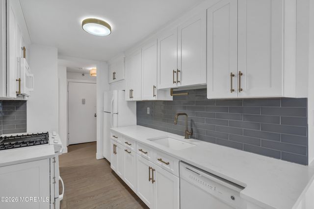 28 Riverside Avenue 6M, Red Bank, NJ 07701