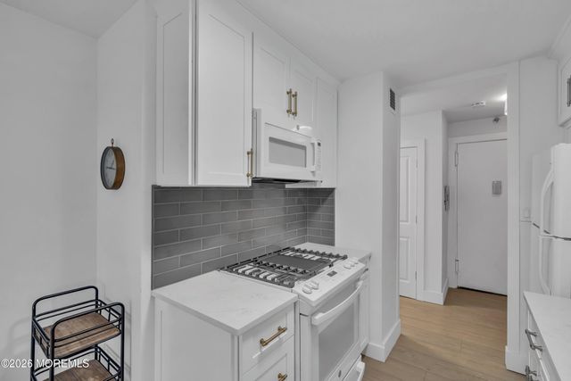 28 Riverside Avenue 6M, Red Bank, NJ 07701