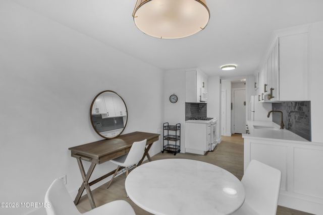 28 Riverside Avenue 6M, Red Bank, NJ 07701