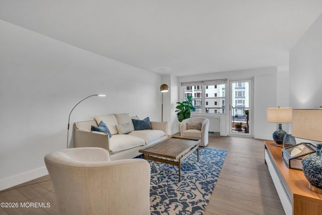 28 Riverside Avenue 6M, Red Bank, NJ 07701