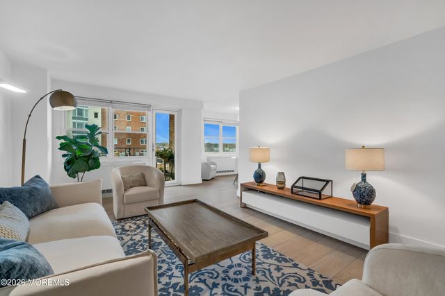 28 Riverside Avenue 6M, Red Bank, NJ 07701