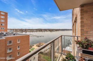 28 Riverside Avenue 6M, Red Bank, NJ 07701