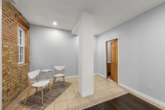 4229 W Division Street, Chicago, IL 60651
