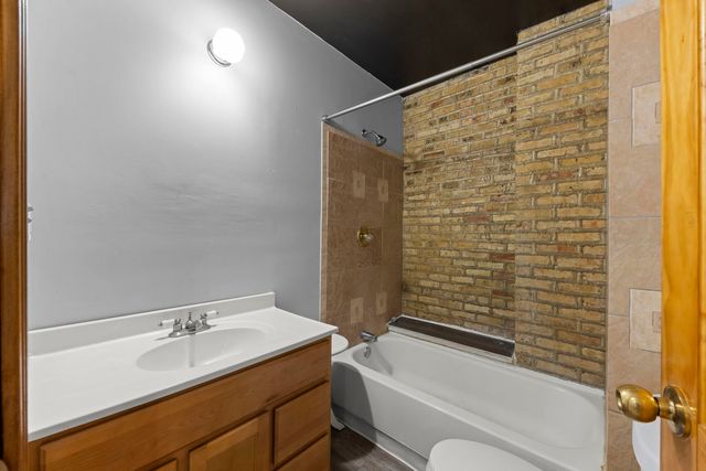 4229 W Division Street, Chicago, IL 60651