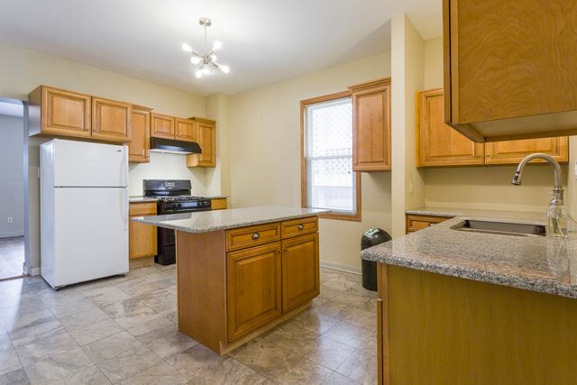 4229 W Division Street, Chicago, IL 60651