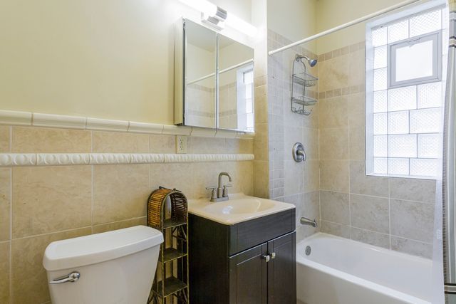 4229 W Division Street, Chicago, IL 60651