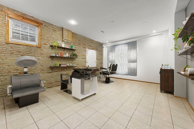 4229 W Division Street, Chicago, IL 60651