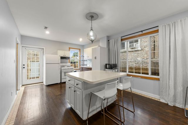 4229 W Division Street, Chicago, IL 60651