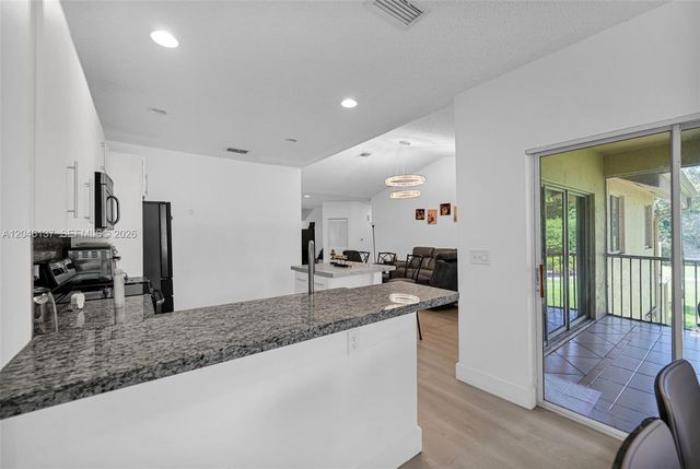 16379 Malibu Dr 50, Weston, FL 33326