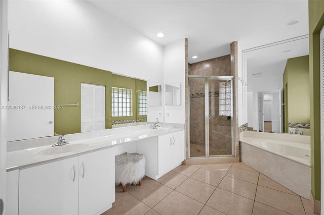 16379 Malibu Dr 50, Weston, FL 33326