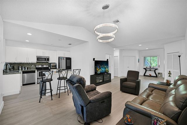 16379 Malibu Dr 50, Weston, FL 33326