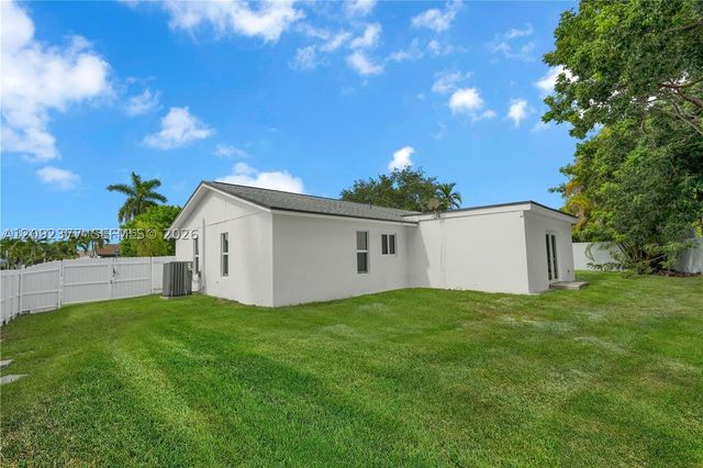 11011 SW 162nd Ter, Miami, FL 33157