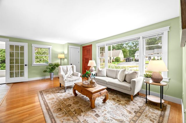 16 Hillside Drive, Nashua, NH 03064