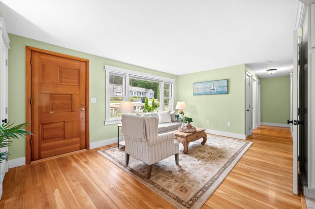 16 Hillside Drive, Nashua, NH 03064
