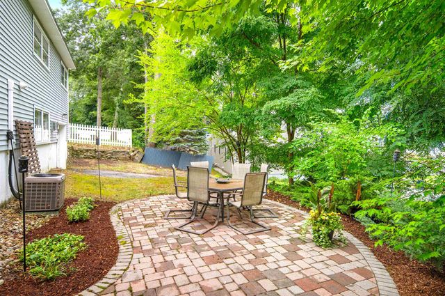16 Hillside Drive, Nashua, NH 03064