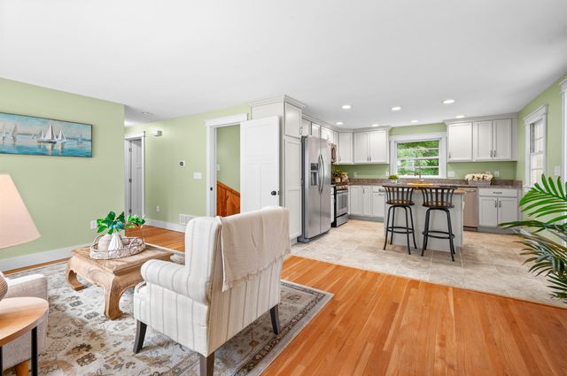 16 Hillside Drive, Nashua, NH 03064