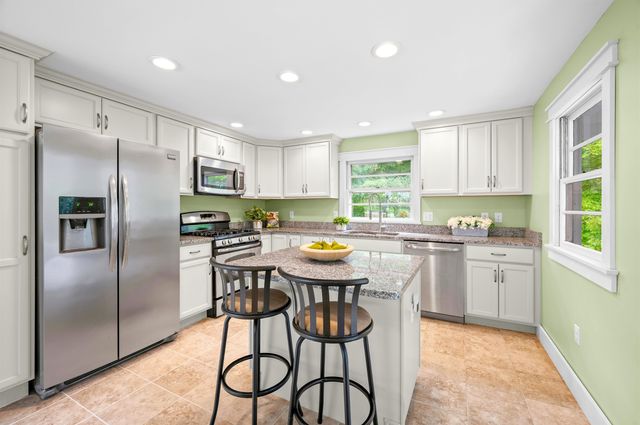 16 Hillside Drive, Nashua, NH 03064