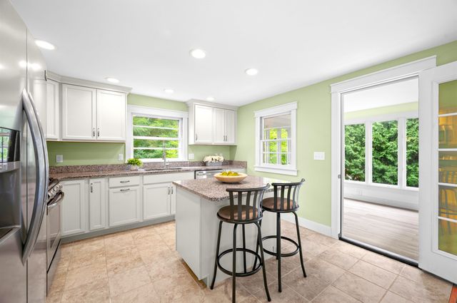 16 Hillside Drive, Nashua, NH 03064