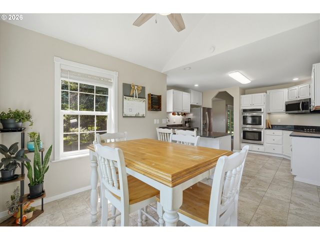 3514 CROOKED FINGER Rd, Scotts Mills, OR 97375