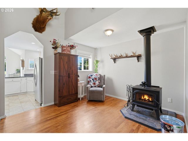 3514 CROOKED FINGER Rd, Scotts Mills, OR 97375
