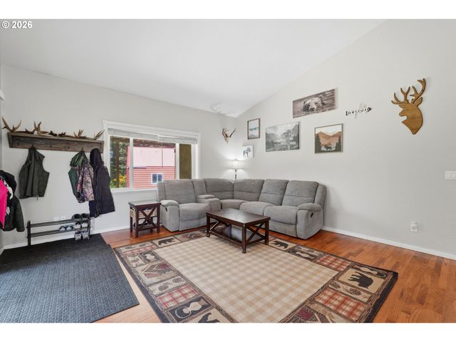 3514 CROOKED FINGER Rd, Scotts Mills, OR 97375