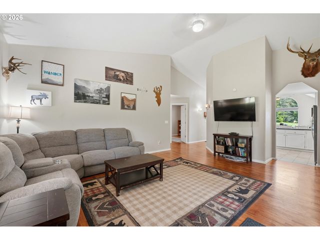 3514 CROOKED FINGER Rd, Scotts Mills, OR 97375