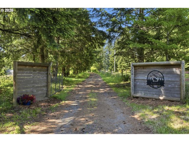 3514 CROOKED FINGER Rd, Scotts Mills, OR 97375