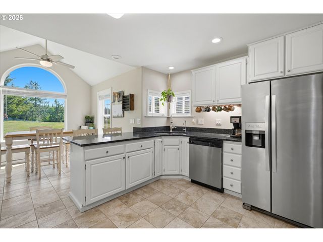 3514 CROOKED FINGER Rd, Scotts Mills, OR 97375