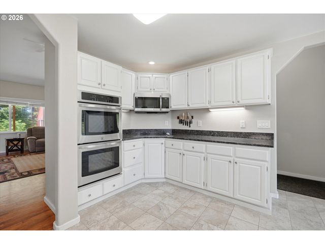3514 CROOKED FINGER Rd, Scotts Mills, OR 97375