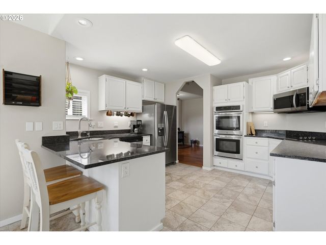 3514 CROOKED FINGER Rd, Scotts Mills, OR 97375