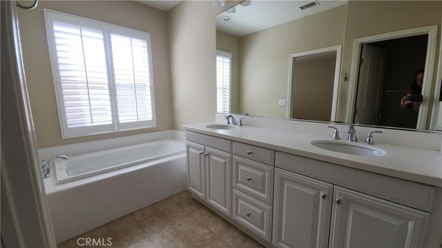 32 Loquat, Irvine, CA 92618