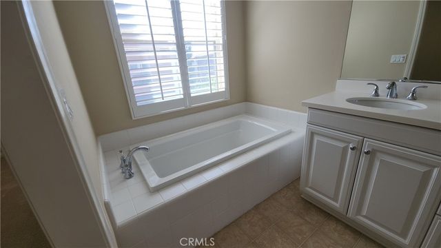 32 Loquat, Irvine, CA 92618